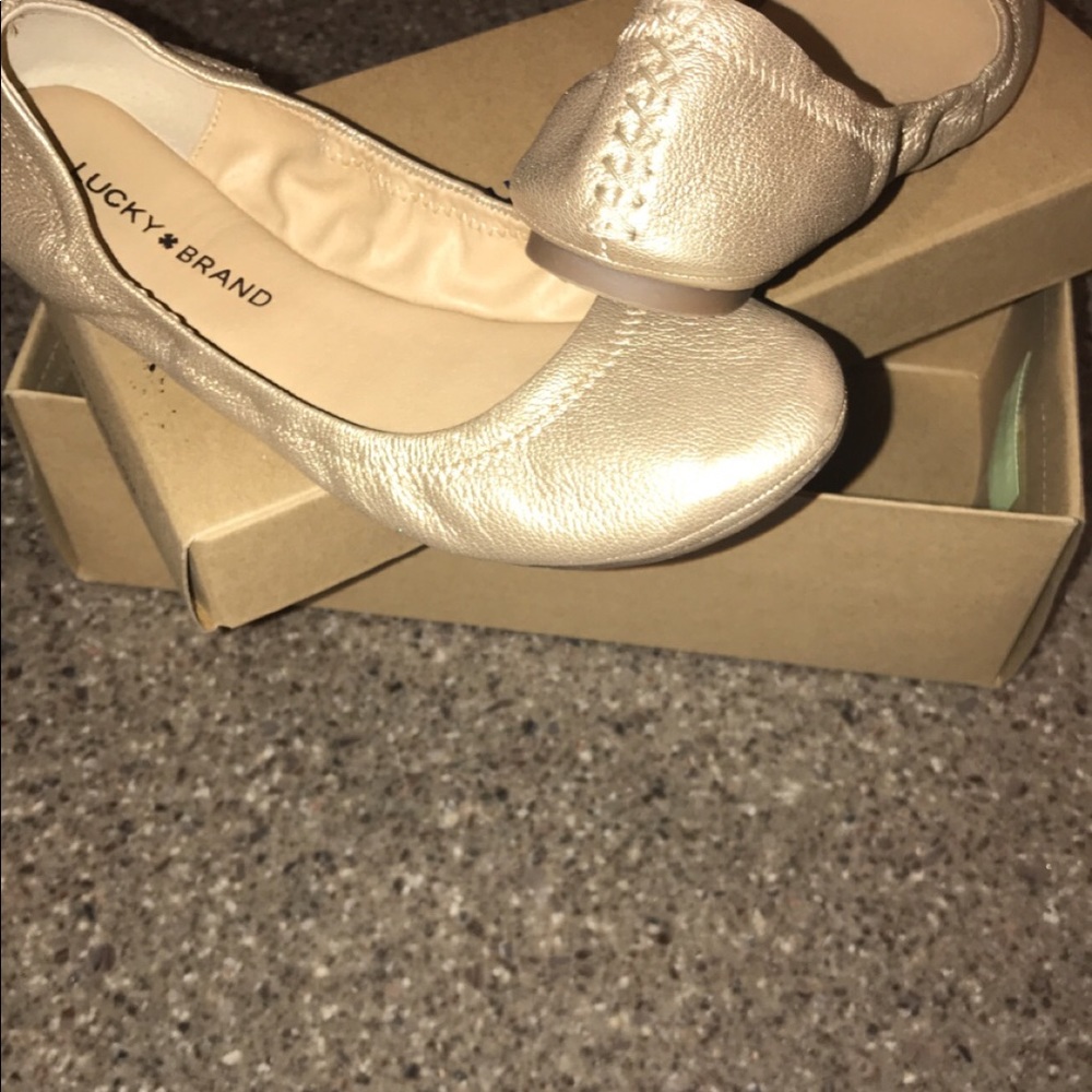 Lucky brand gold flats